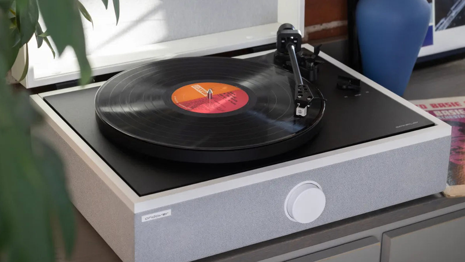 This Turntable Blasts The Plug-and-Play Myths Of Vinyl