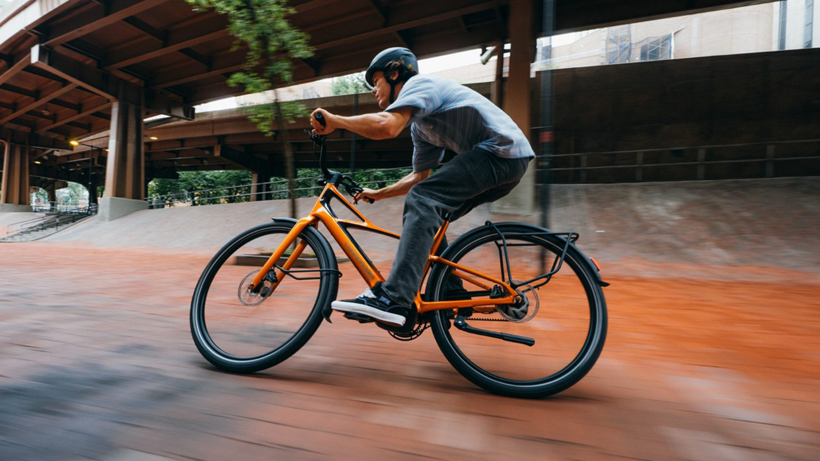 Cannondale’s New FlyingV E-Bike Is A Featherweight Carbon Rocket For The City