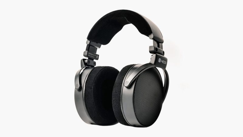 The HEDD Audio HEDDphone D1 flagship headphones feature angular industrial design, full-range AMT drivers, and premium headband construction.