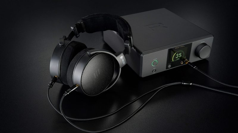 The HEDD Audio HEDDphone D1 flagship headphones feature angular industrial design, full-range AMT drivers, and premium headband construction.