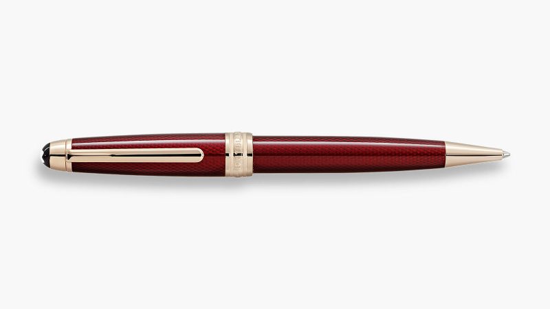The Montblanc Meisterstück Solitaire Golden Hour luxury fountain pen has a gradient golden lacquer finish, gold-coated metal details, and premium Montblanc craftsmanship.