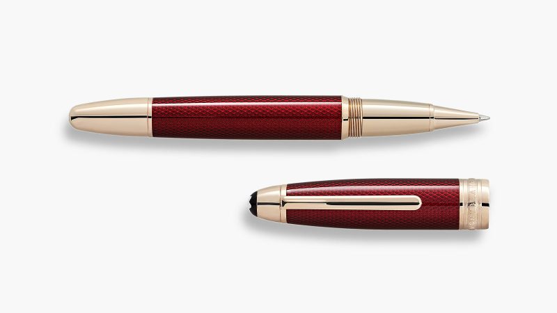 The Montblanc Meisterstück Solitaire Golden Hour luxury fountain pen has a gradient golden lacquer finish, gold-coated metal details, and premium Montblanc craftsmanship.