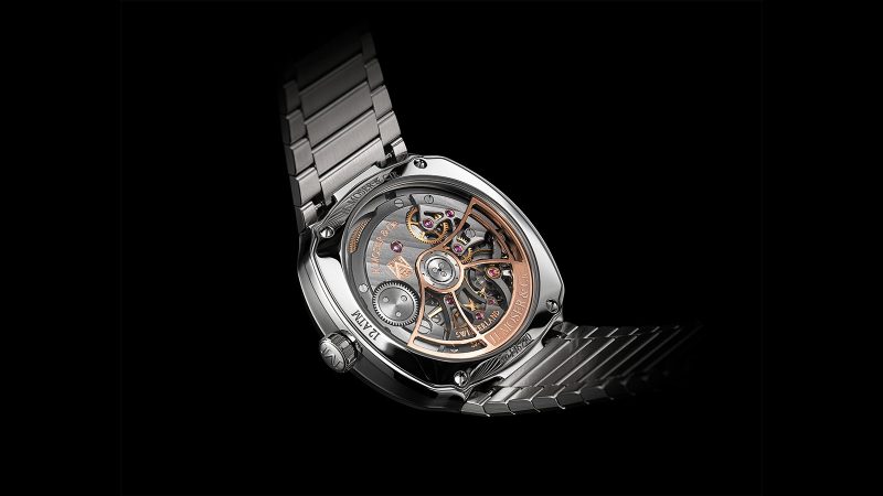 The H. Moser & Cie. Streamliner Perpetual Moon Concept Meteorite watch with a golden Gibeon meteorite dial, steel integrated bracelet, and moon phase at 6 o'clock.