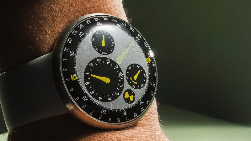 The Ressence x Marc Newson Type 3 MN oil-filled titanium watch with ROCS rotating discs, double-domed sapphire crystal, lug-less design, and limited-edition 80-piece release.