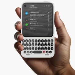 Clicks Communicator: Pocket Productivity Reborn