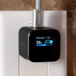 Anker’s 45W Nano Charger Adds a Screen, Not a Gimmick