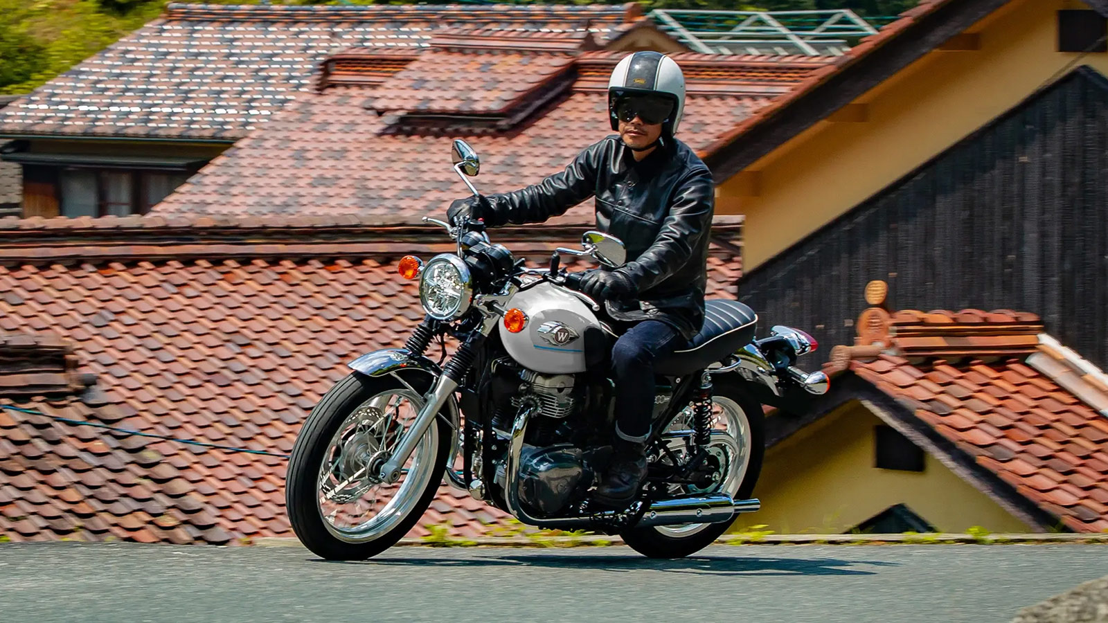 Kawasaki’s 2026 W800 ABS Keeps Retro Twin Charm Alive