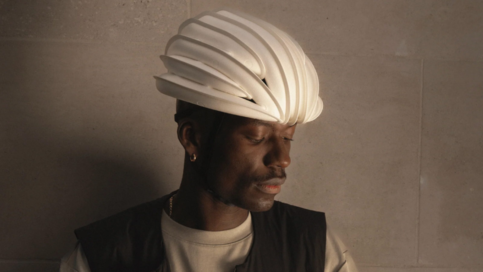 Ventete’s aH‑1 Helmet Collapses to Tuck Into Your Bag