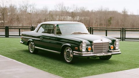 Retro Designs Transforms a 1969 Mercedes 280 SE with a Modern V8 Punch
