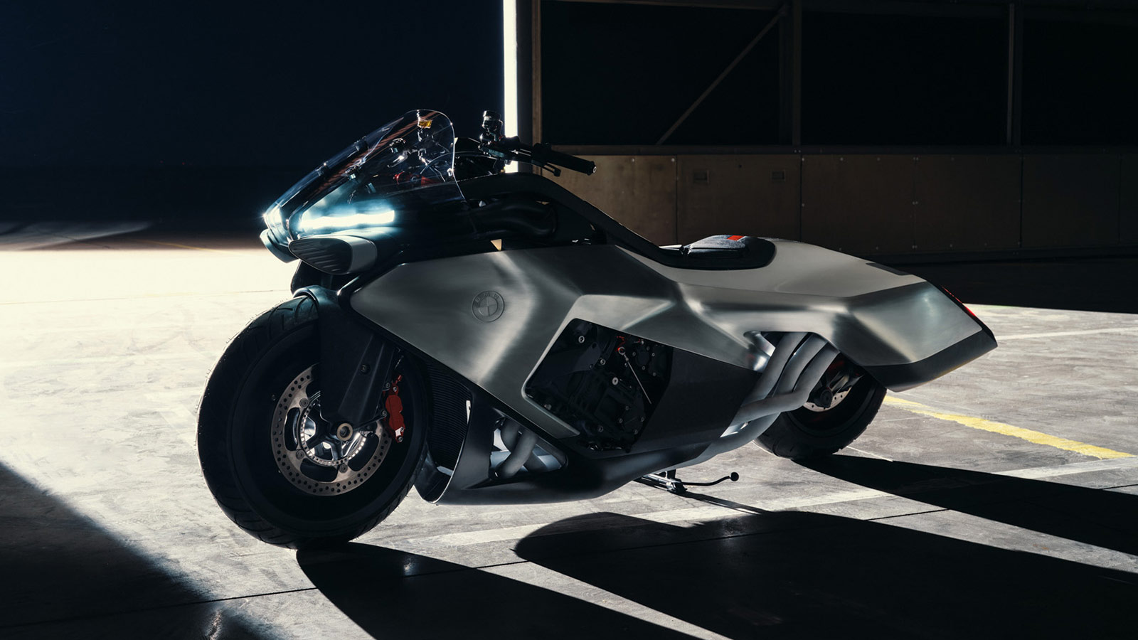 BMW Motorrad Vision K18 Reimagines the Cruiser as Rolling Sculpture