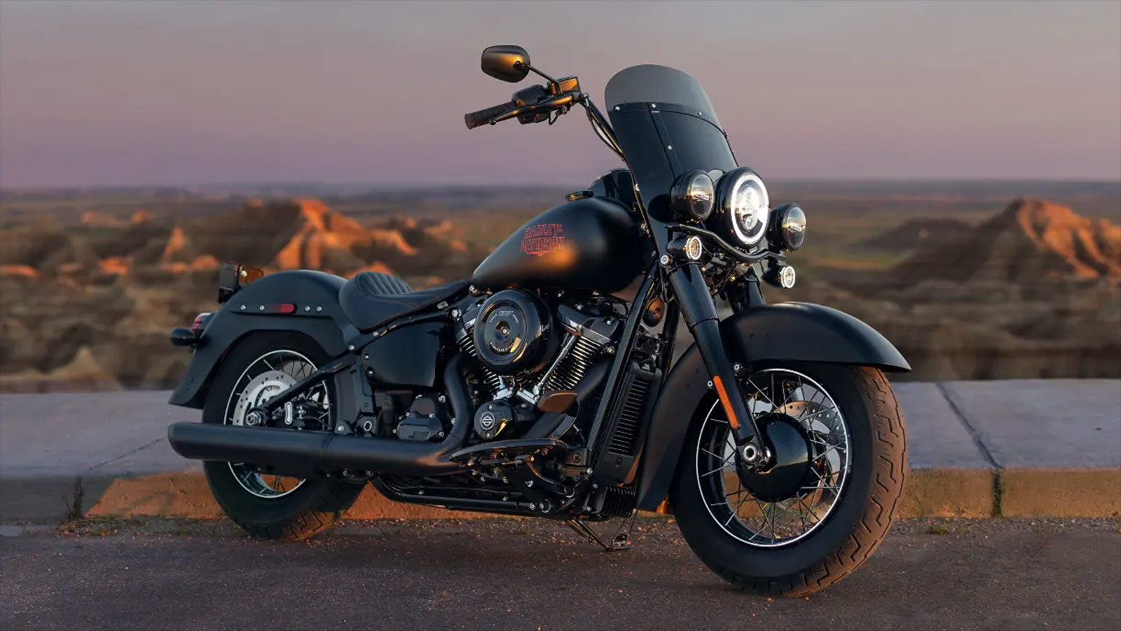 Harley-Davidson Deadwood Strips the Cruiser Back