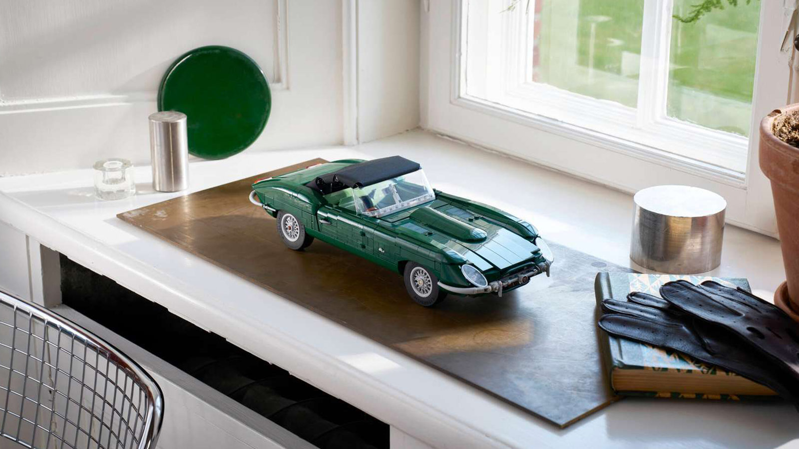 LEGO Rebuilds the Jaguar E-Type in 1,673 Pieces