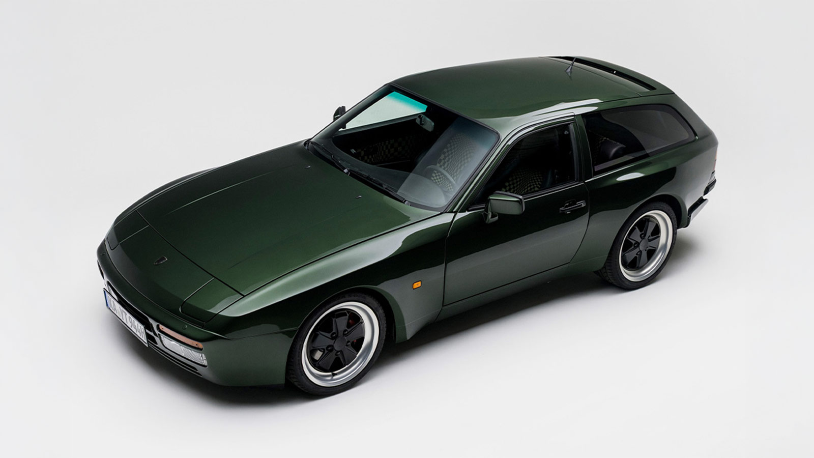 Carpoint Turns the Porsche 944 Into a Shooting Brake