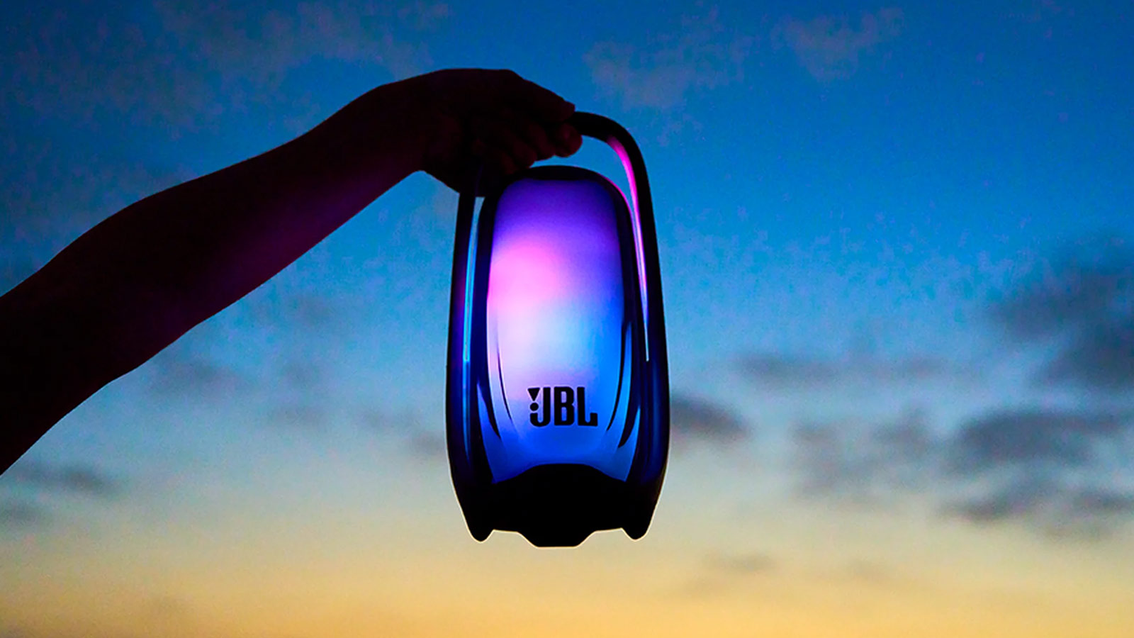 JBL Pulse 6 Turns the Handle Into Part of the Show