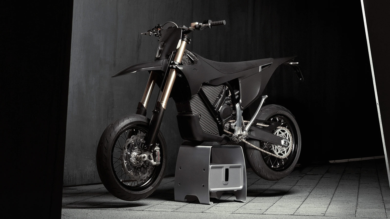 Stark Blacks Out the VARG SM for a 500-Bike Run