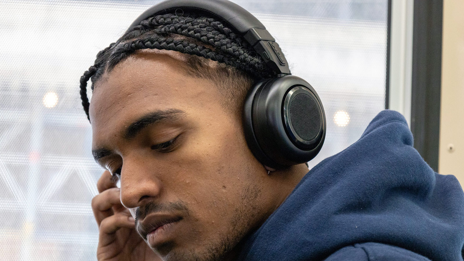 TDM Neo Turns Headphones Into a Bluetooth Speaker