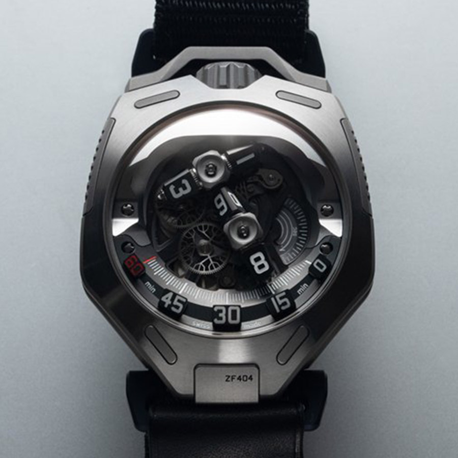 URWERK UR-300 Rebuilds the Wandering-Hour Watch